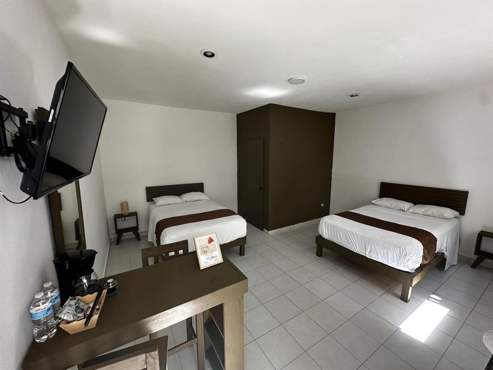 Hotel White Playa *